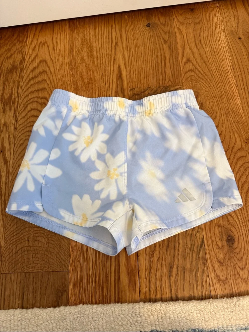 Adidas Girl’s Athletic Shorts with Daisy Pattern Size 5 Blue Dawn